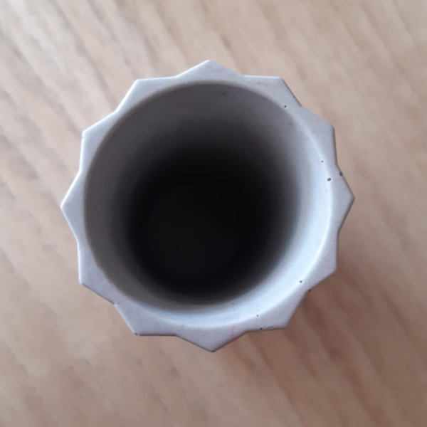 Vase multi facettes - gris – Image 6