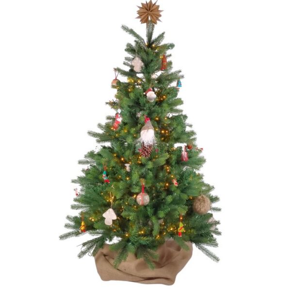 Sapin garni de décoration de style retro dans les tons rouge et bois